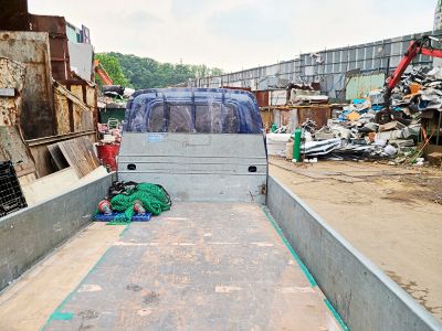 폐기물처리하는사진